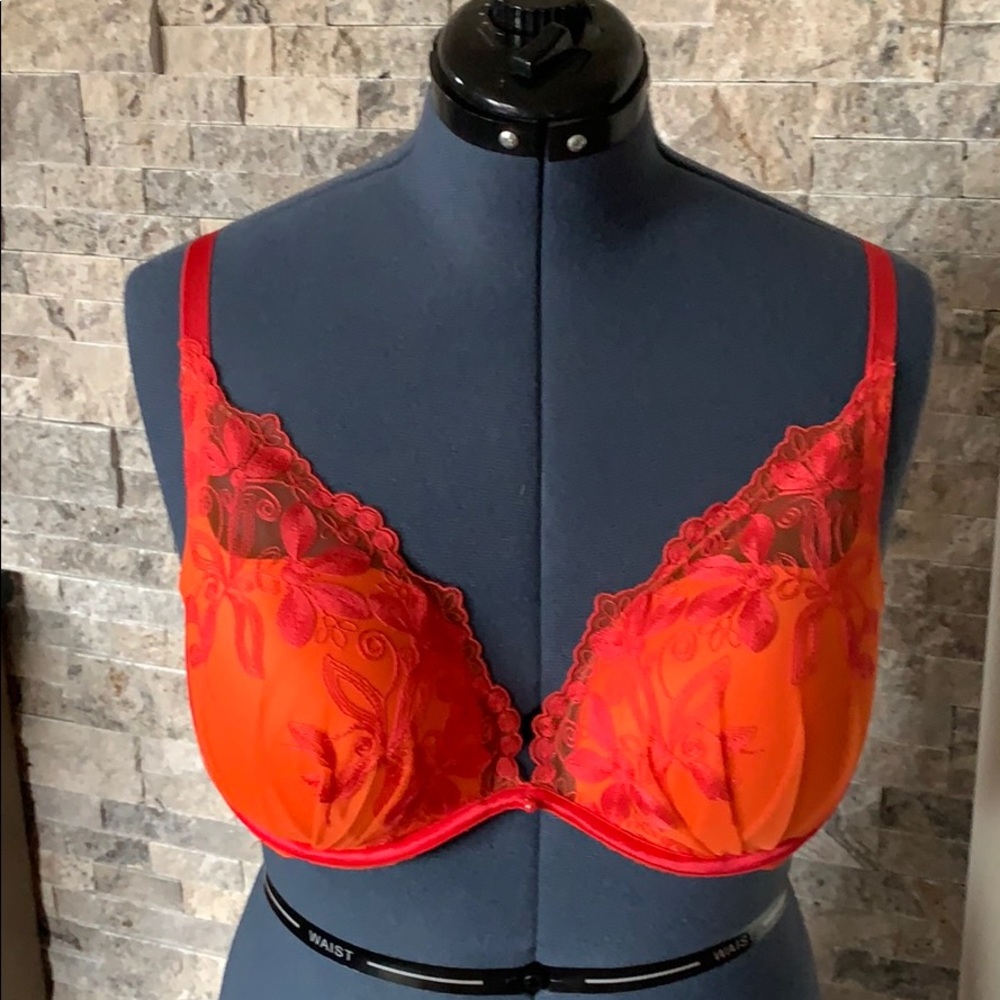 Victoria’s Secret very sexy push-up bra